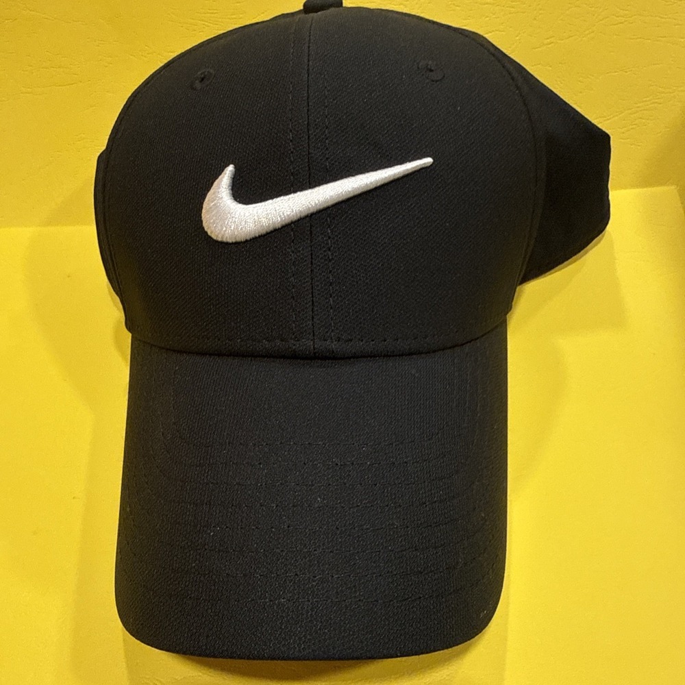 Nike Dri Fit Club Cap Structured Swoosh Hat  Black Unisex Size S/M NWOT